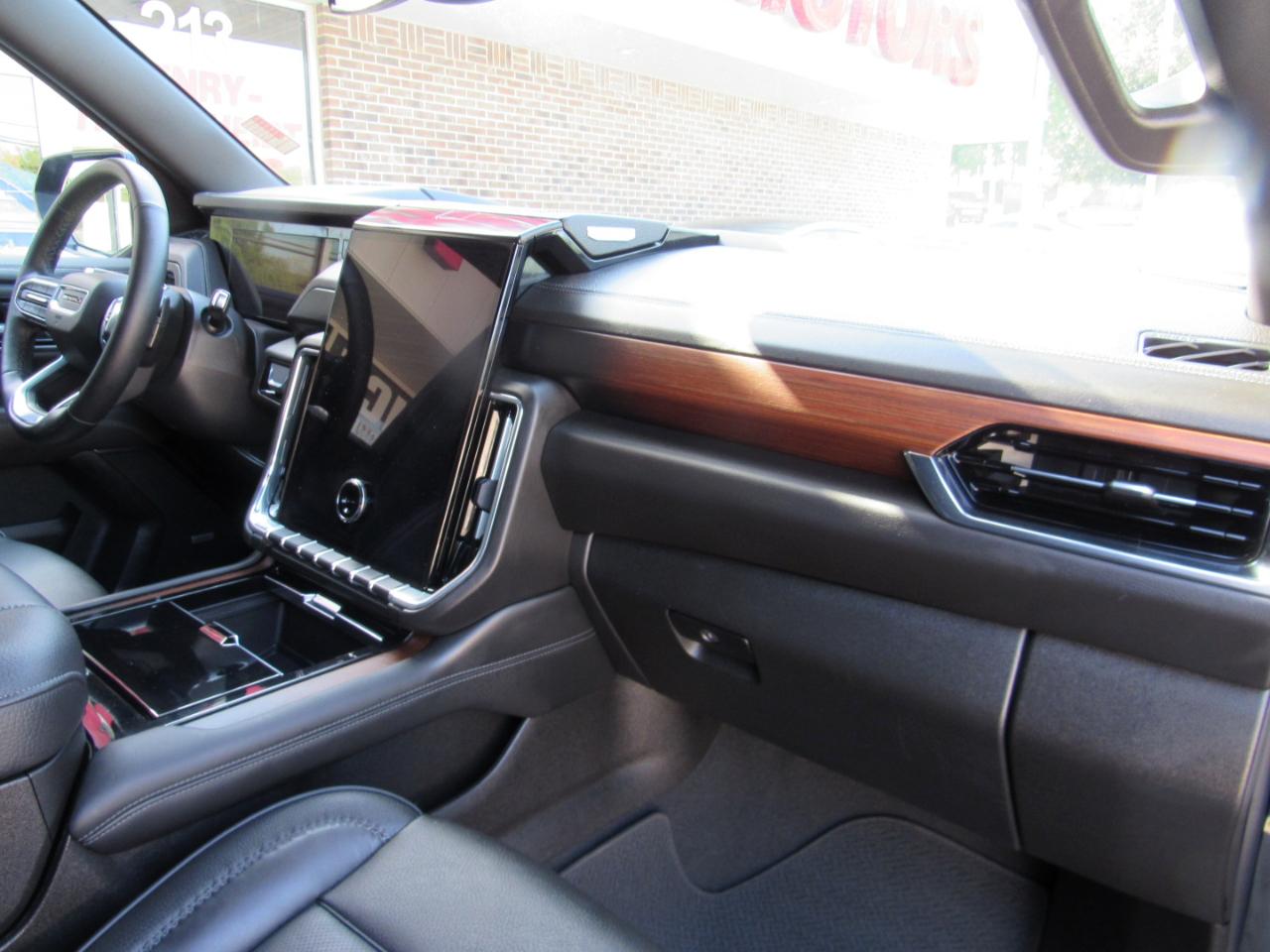 GMC Yukon XL Denali 4WD 2025