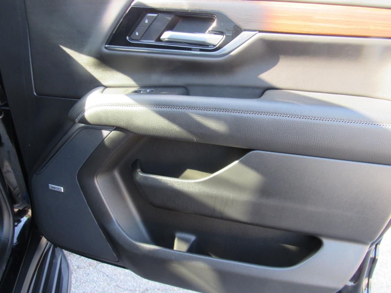 GMC Yukon XL Denali 4WD 2025