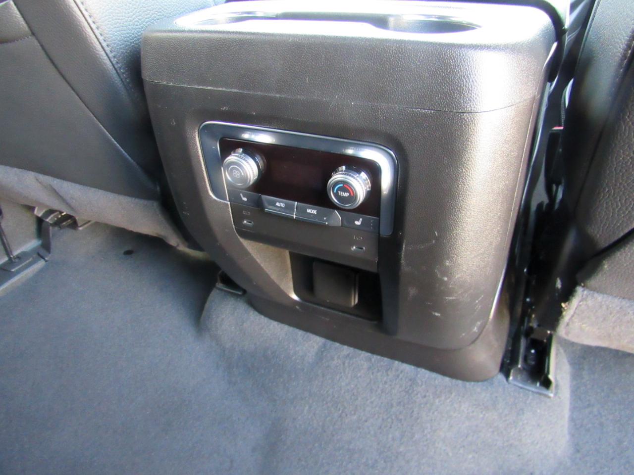 GMC Yukon XL Denali 4WD 2025