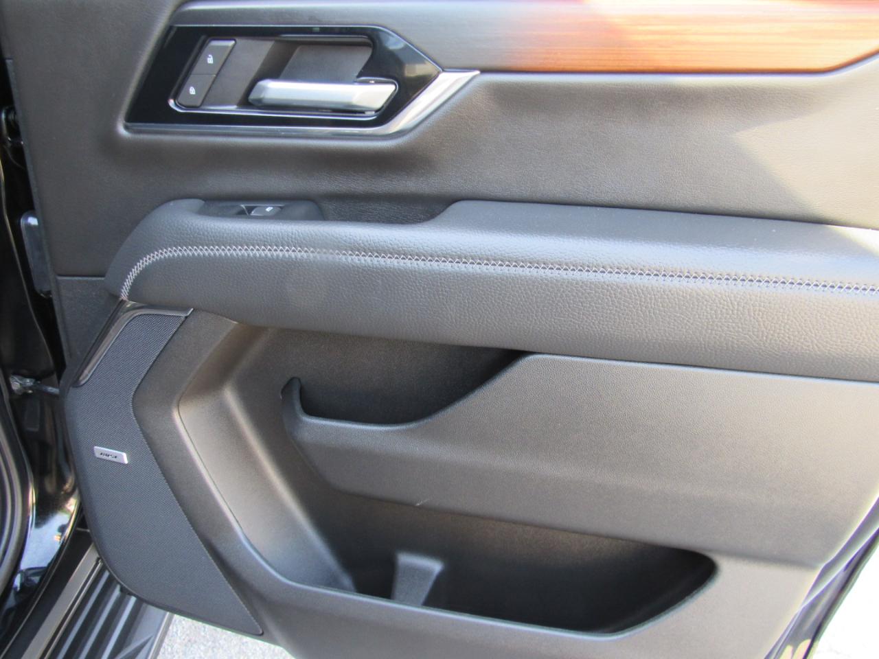 GMC Yukon XL Denali 4WD 2025