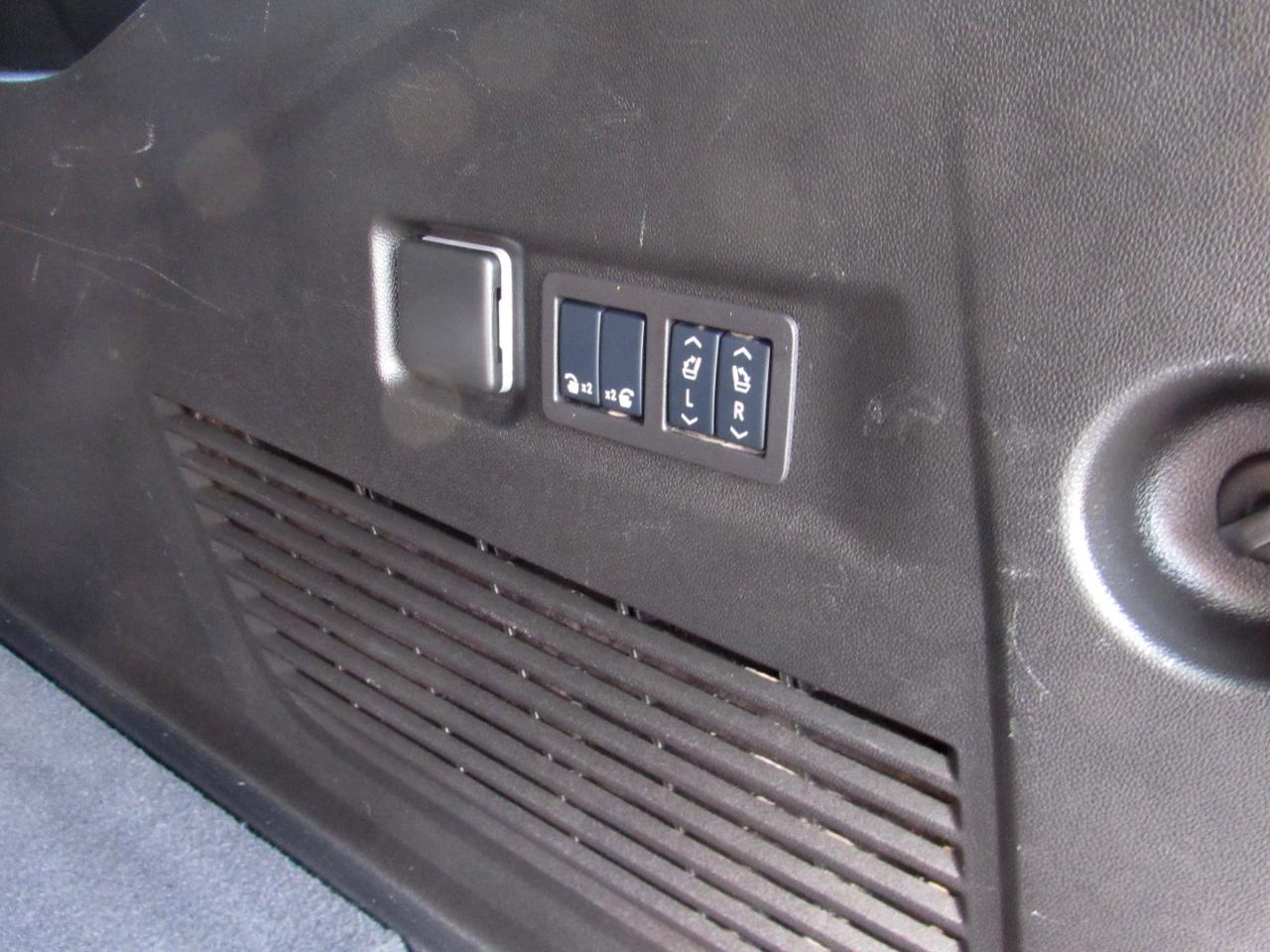 GMC Yukon XL Denali 4WD 2025