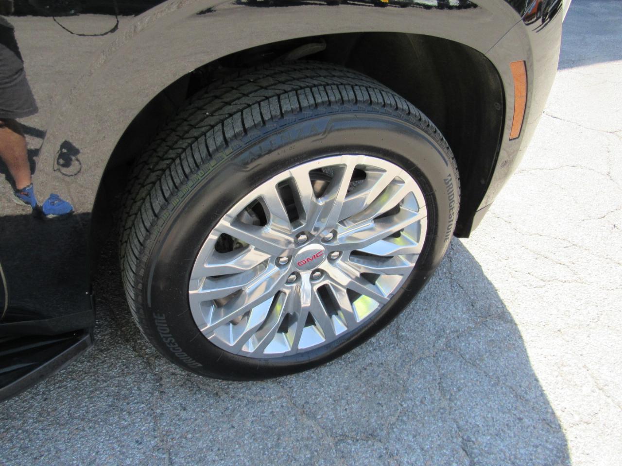 GMC Yukon XL Denali 4WD 2025