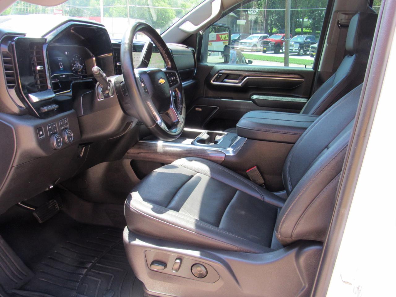 Chevrolet Silverado 2500HD LTZ Crew Cab 4WD 2025