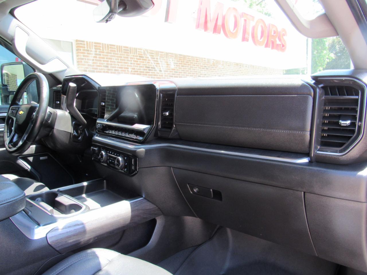 Chevrolet Silverado 2500HD LTZ Crew Cab 4WD 2025
