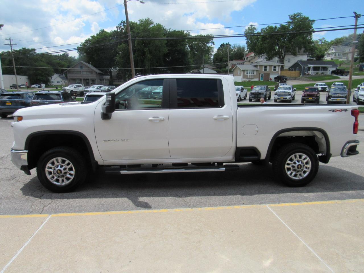 Chevrolet Silverado 2500HD LT Crew Cab 4WD 2025