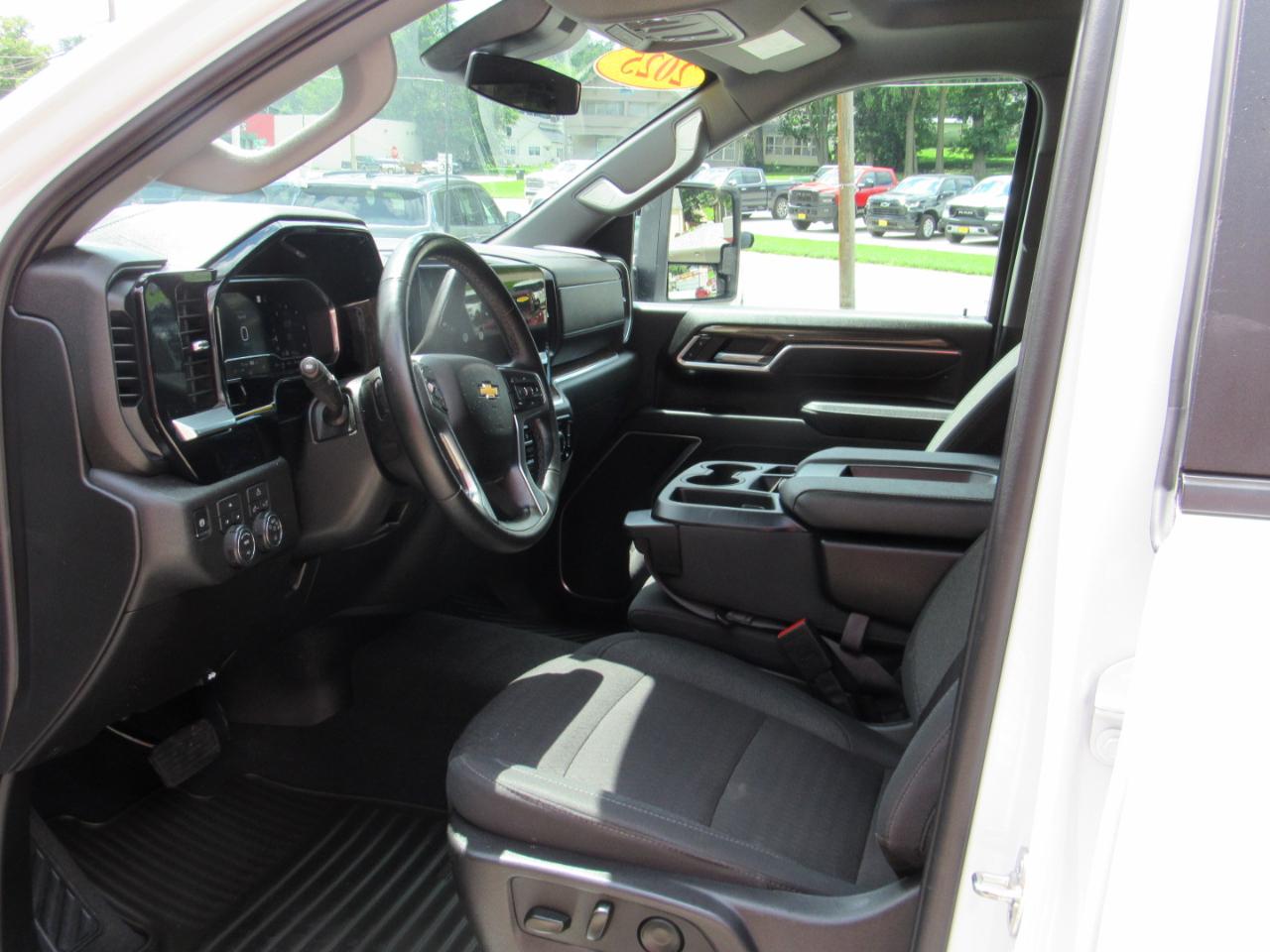 Chevrolet Silverado 2500HD LT Crew Cab 4WD 2025