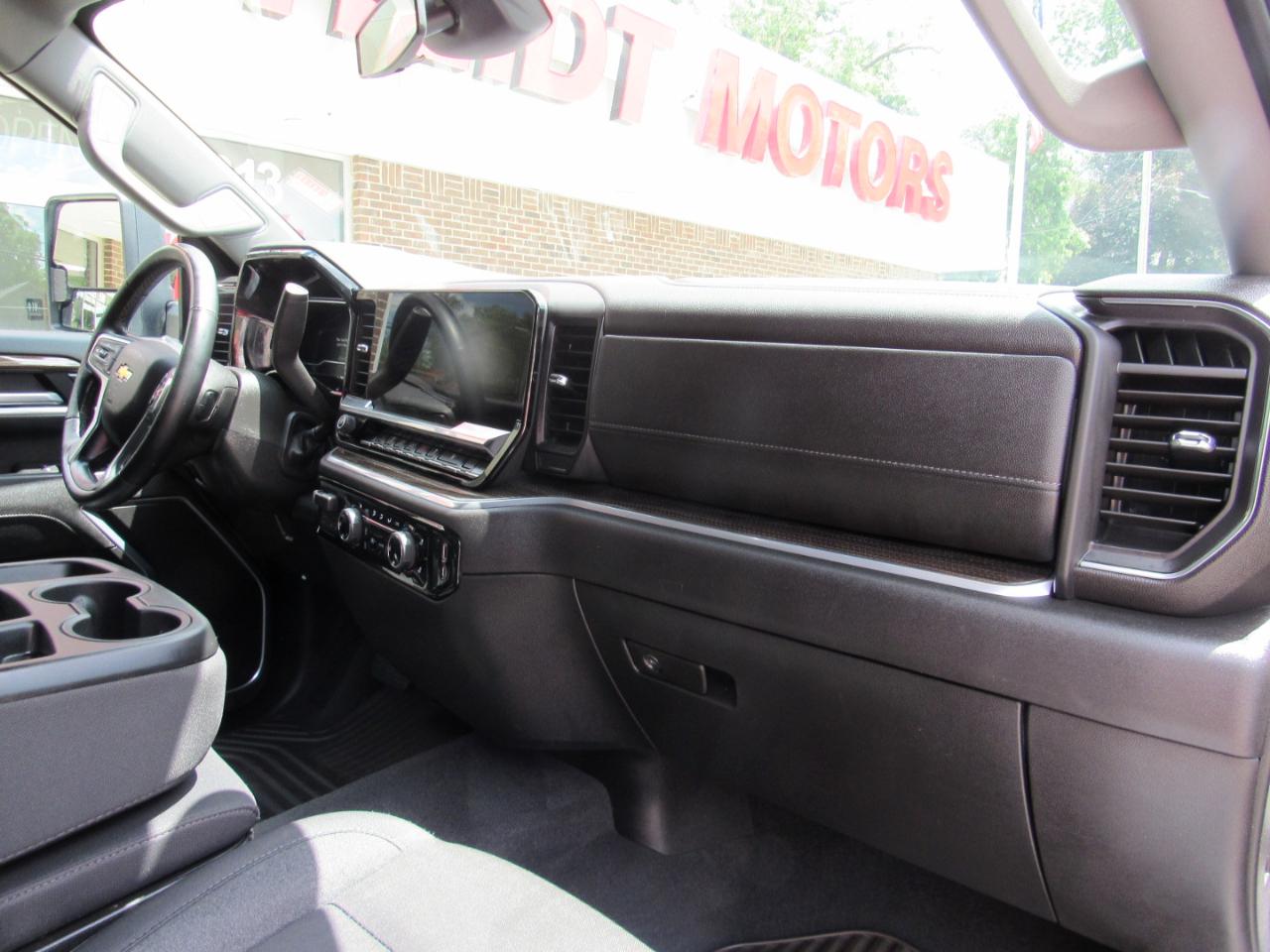 Chevrolet Silverado 2500HD LT Crew Cab 4WD 2025
