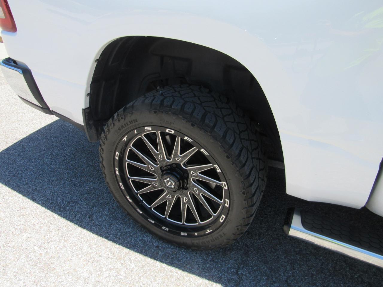 RAM 1500 Laramie Crew Cab 4WD 2023