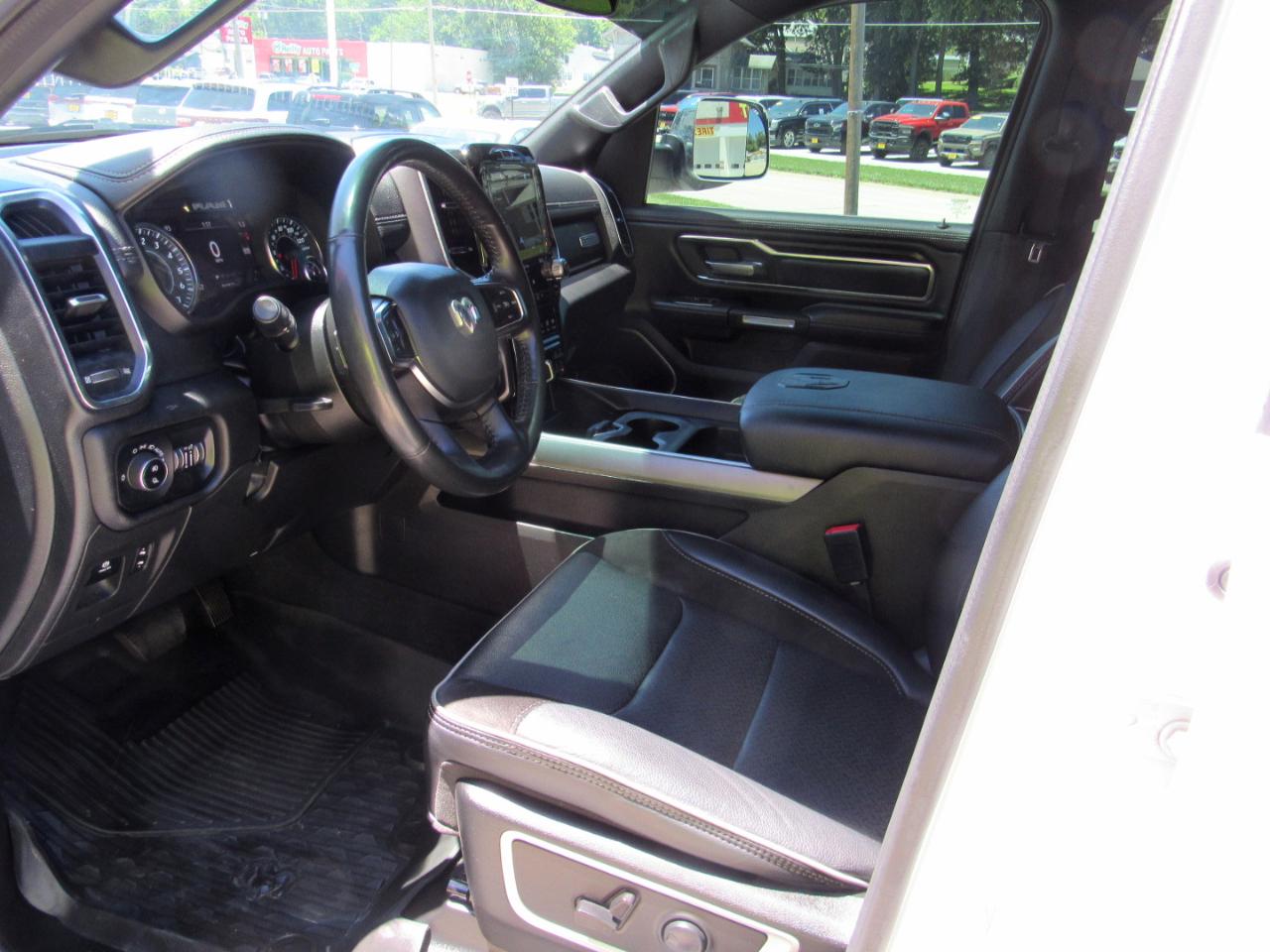 RAM 1500 Laramie Crew Cab 4WD 2023