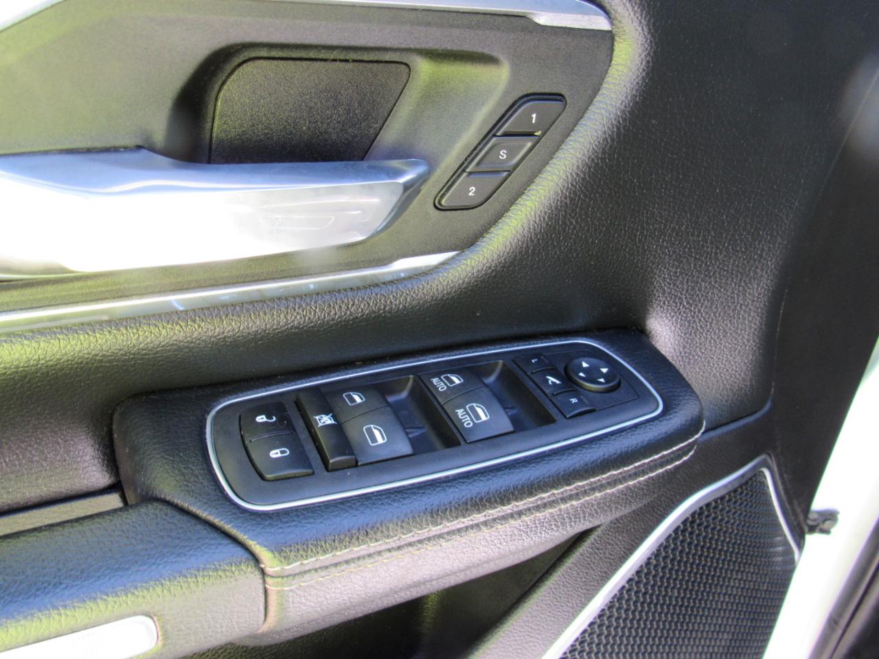 RAM 1500 Laramie Crew Cab 4WD 2023