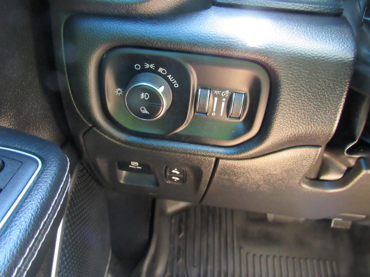 RAM 1500 Laramie Crew Cab 4WD 2023
