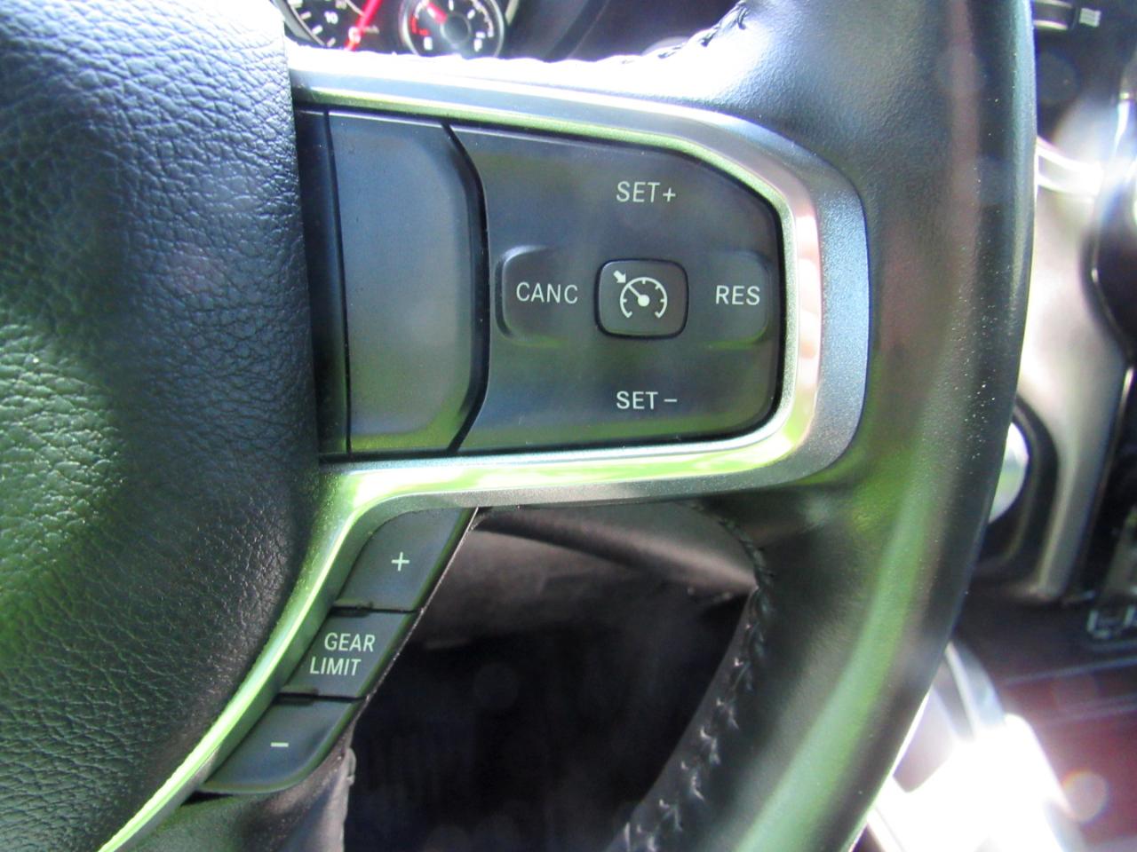 RAM 1500 Laramie Crew Cab 4WD 2023
