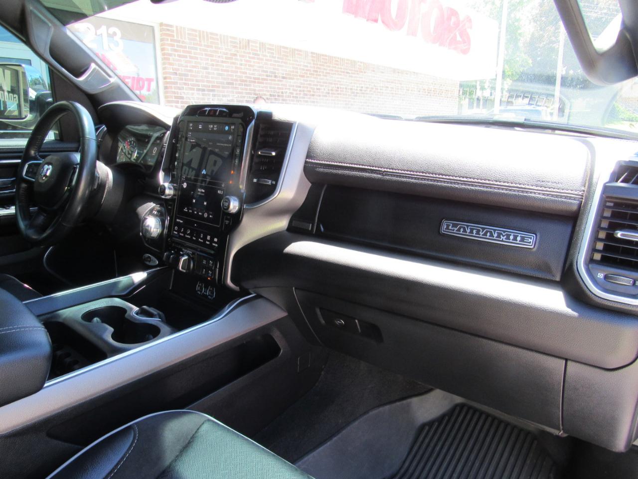 RAM 1500 Laramie Crew Cab 4WD 2023