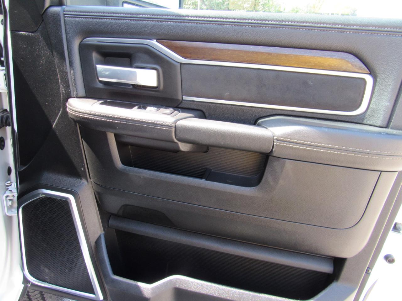 RAM 2500 Laramie Crew Cab 4WD 2024