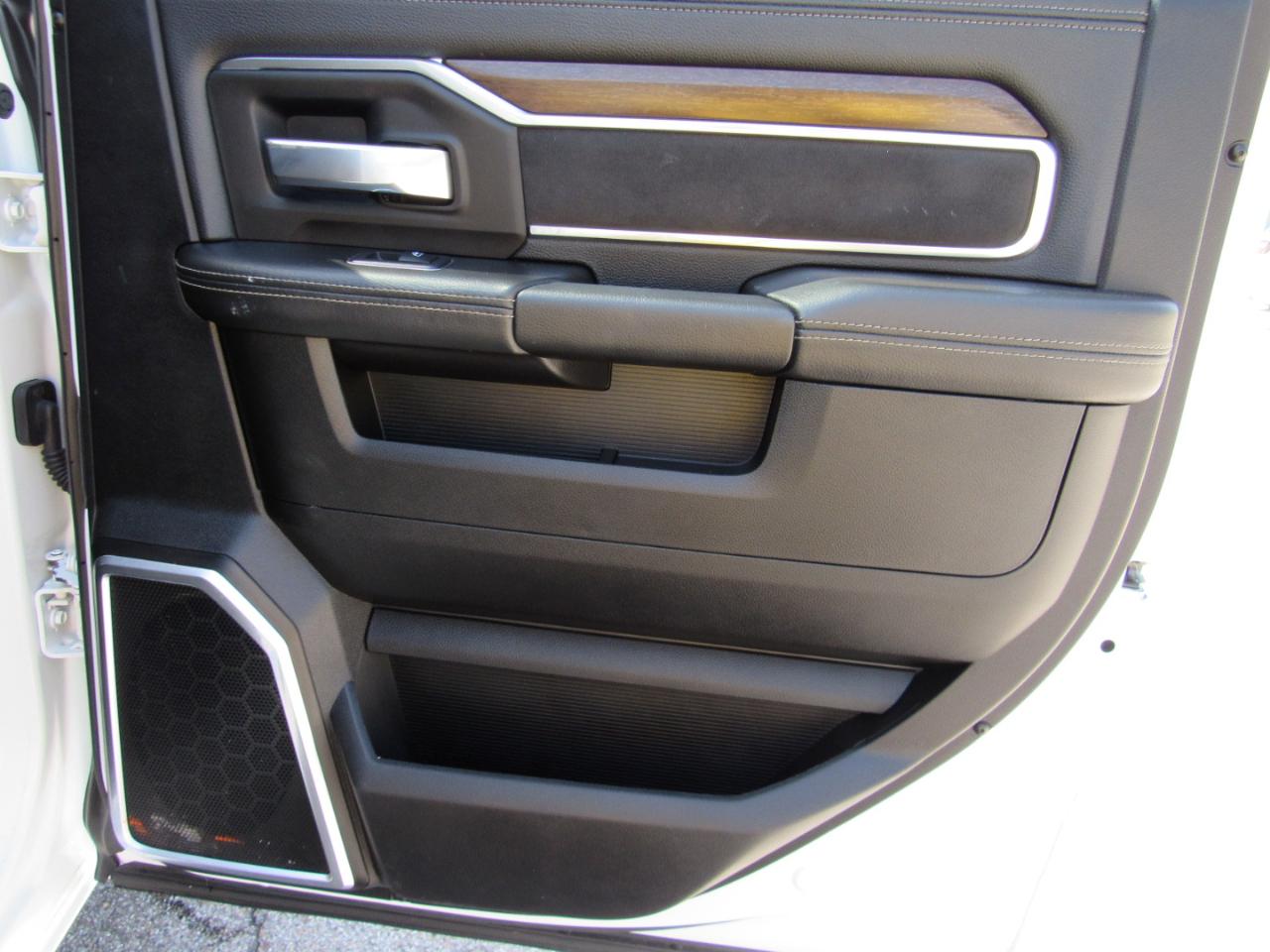 RAM 2500 Laramie Crew Cab 4WD 2024