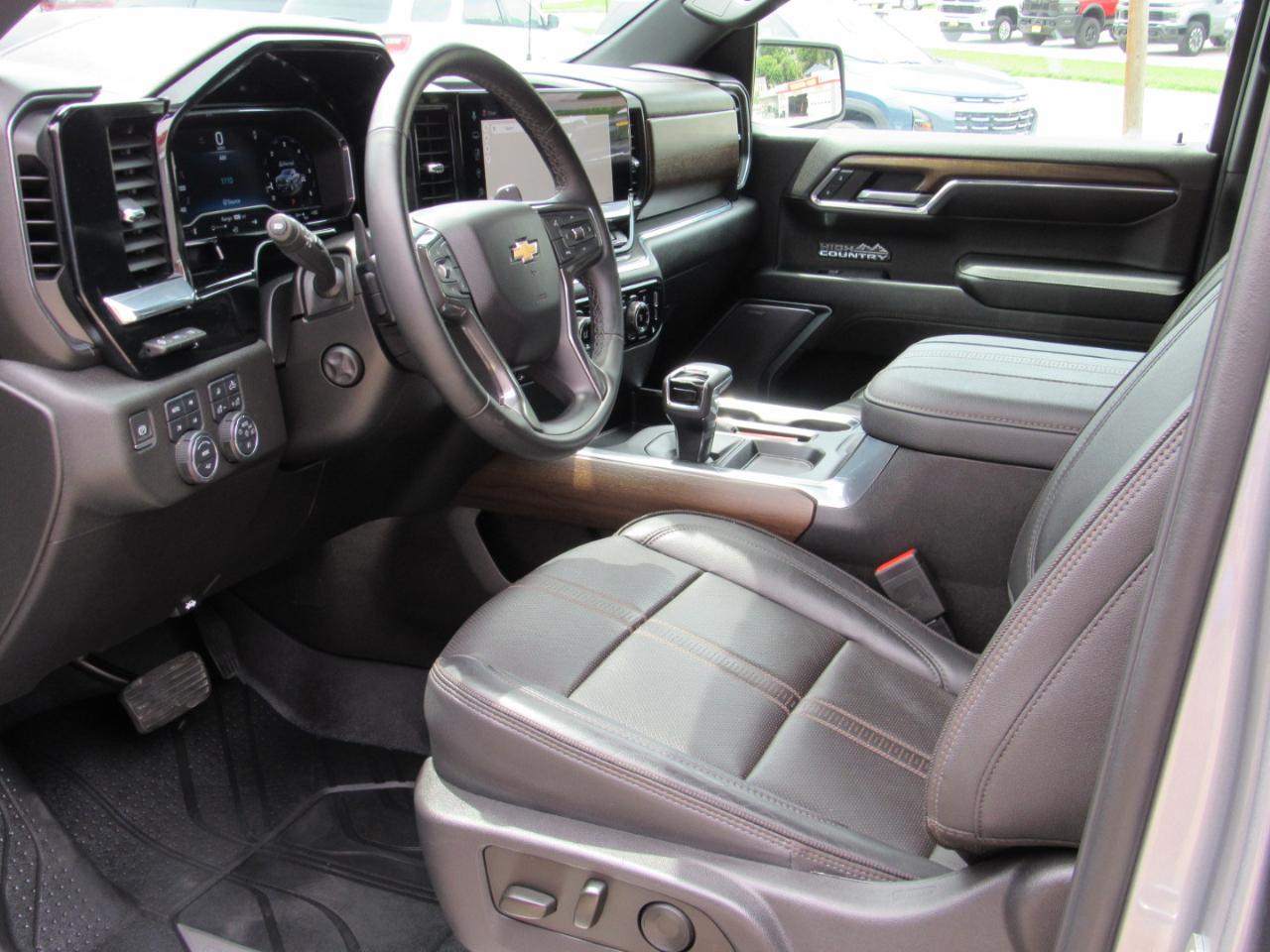 Chevrolet Silverado 1500 High Country Crew Cab 4WD 2024
