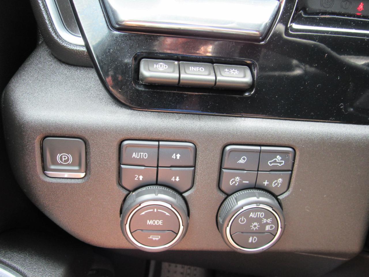 Chevrolet Silverado 1500 High Country Crew Cab 4WD 2024