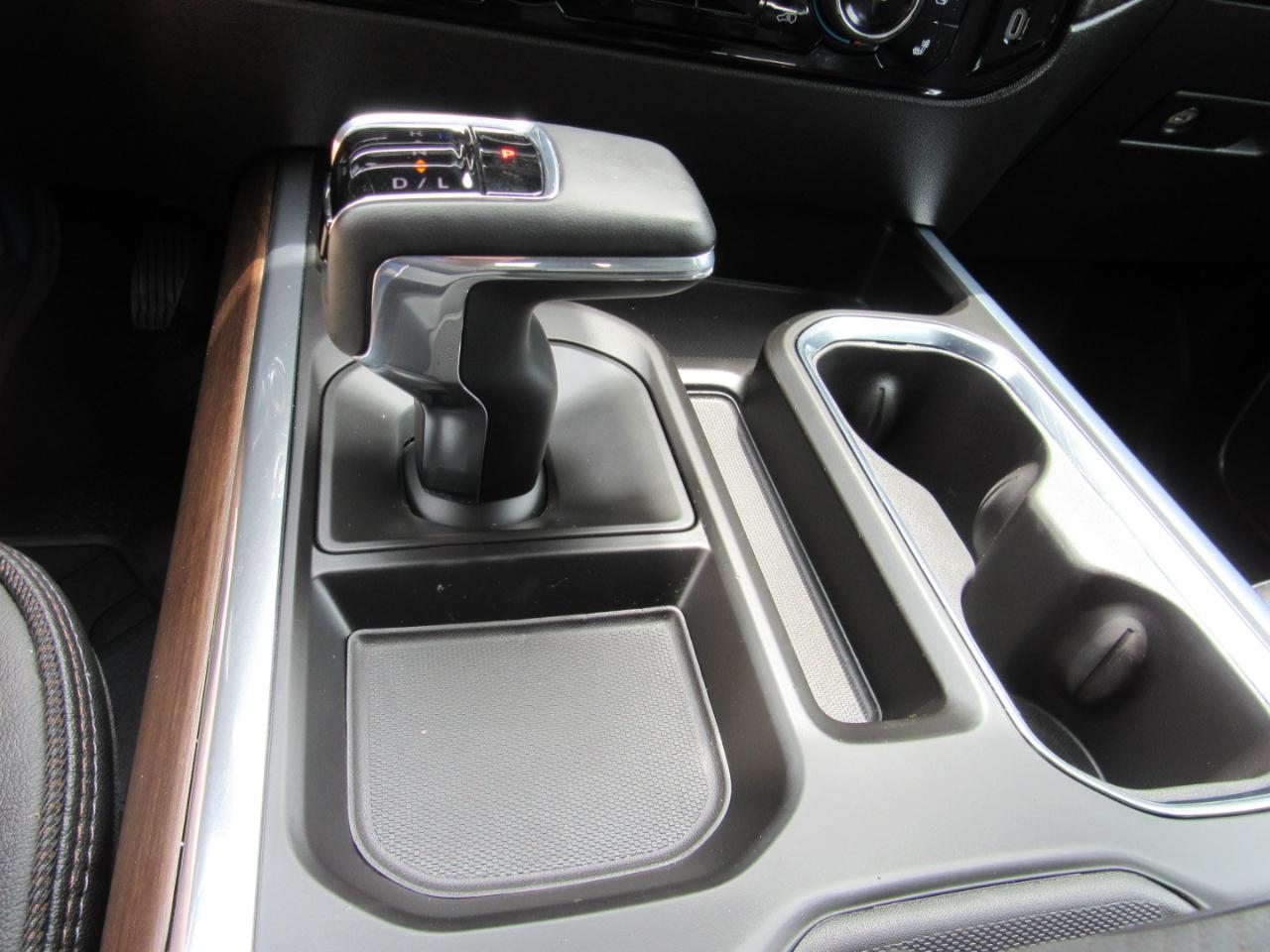 Chevrolet Silverado 1500 High Country Crew Cab 4WD 2024