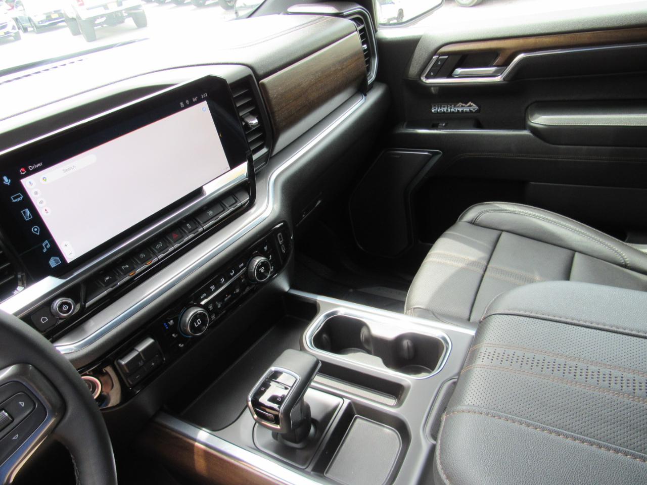 Chevrolet Silverado 1500 High Country Crew Cab 4WD 2024
