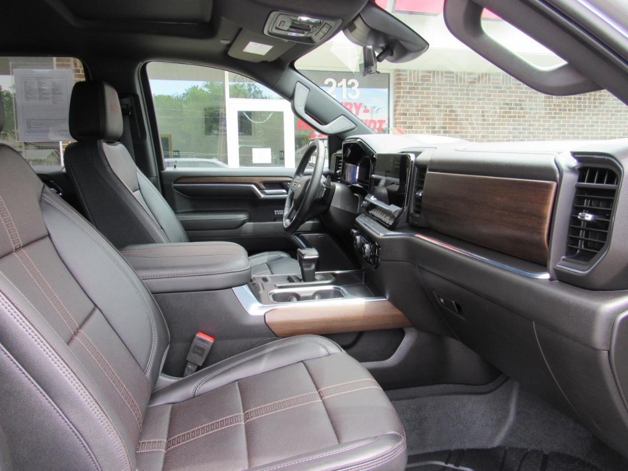 Chevrolet Silverado 1500 High Country Crew Cab 4WD 2024
