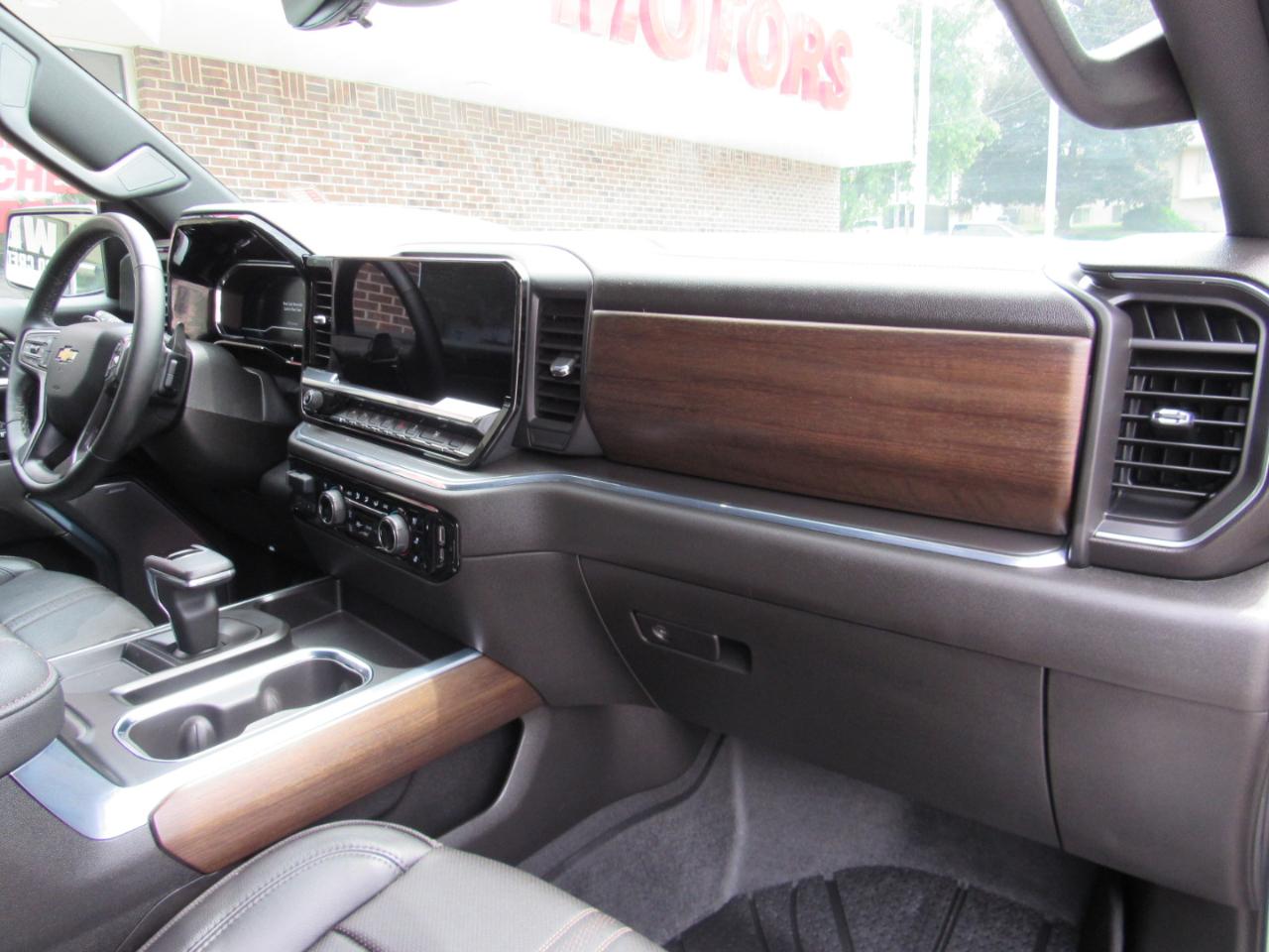Chevrolet Silverado 1500 High Country Crew Cab 4WD 2024