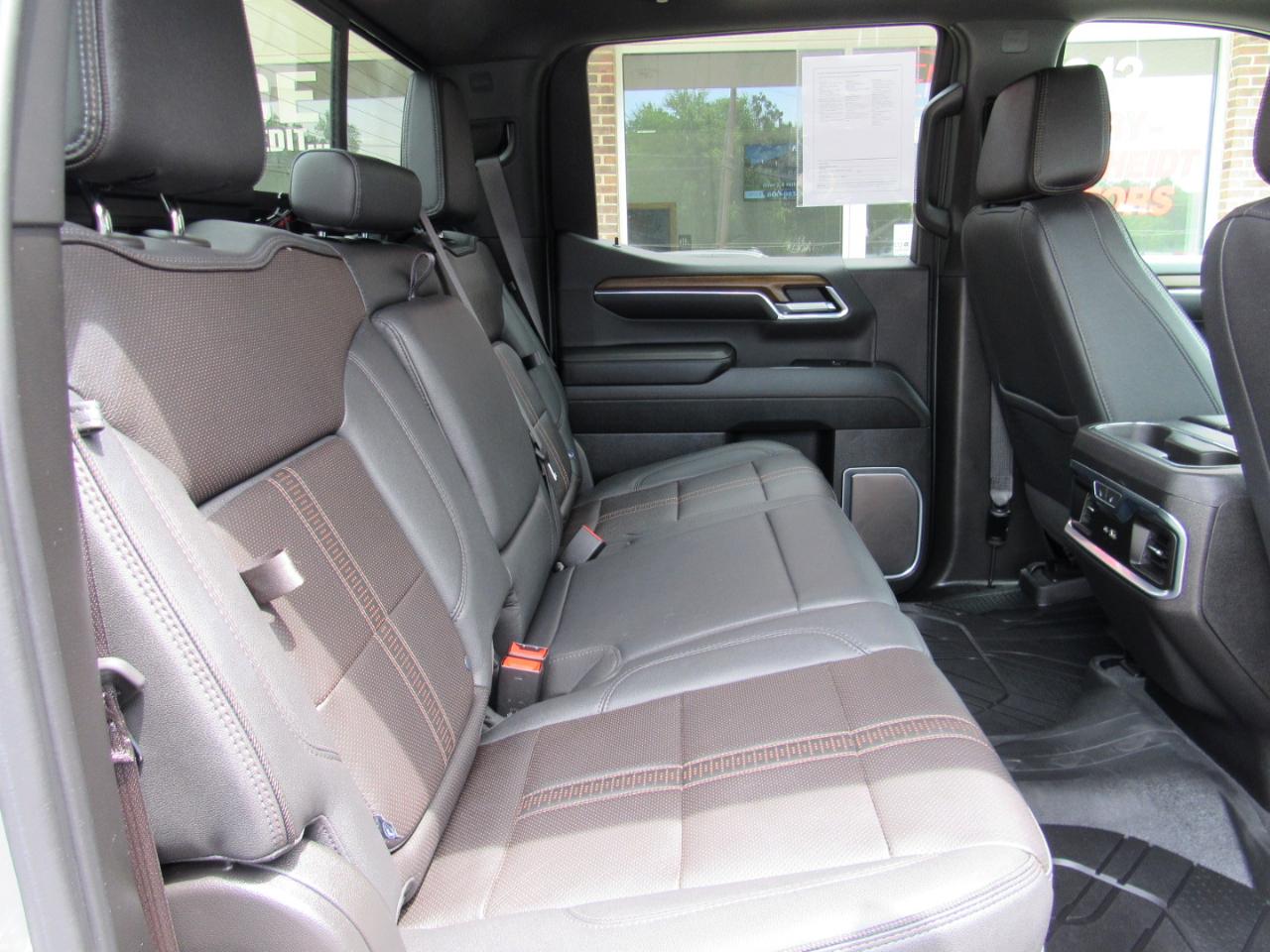 Chevrolet Silverado 1500 High Country Crew Cab 4WD 2024