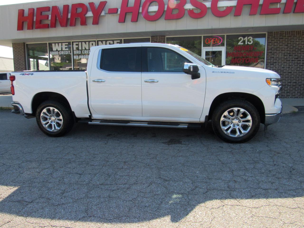 Chevrolet Silverado 1500 LTZ Crew Cab 4WD 2023