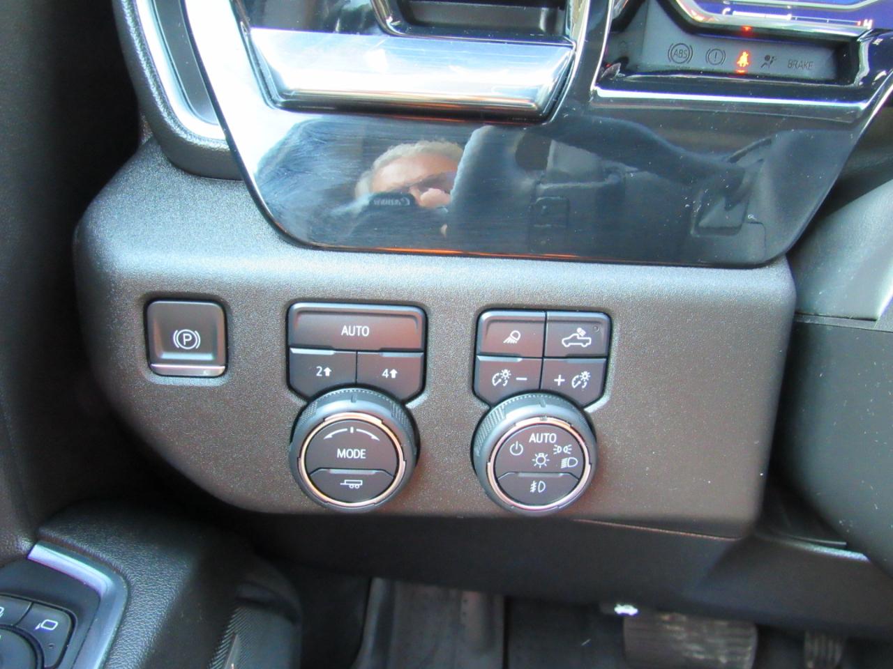 Chevrolet Silverado 1500 LTZ Crew Cab 4WD 2023