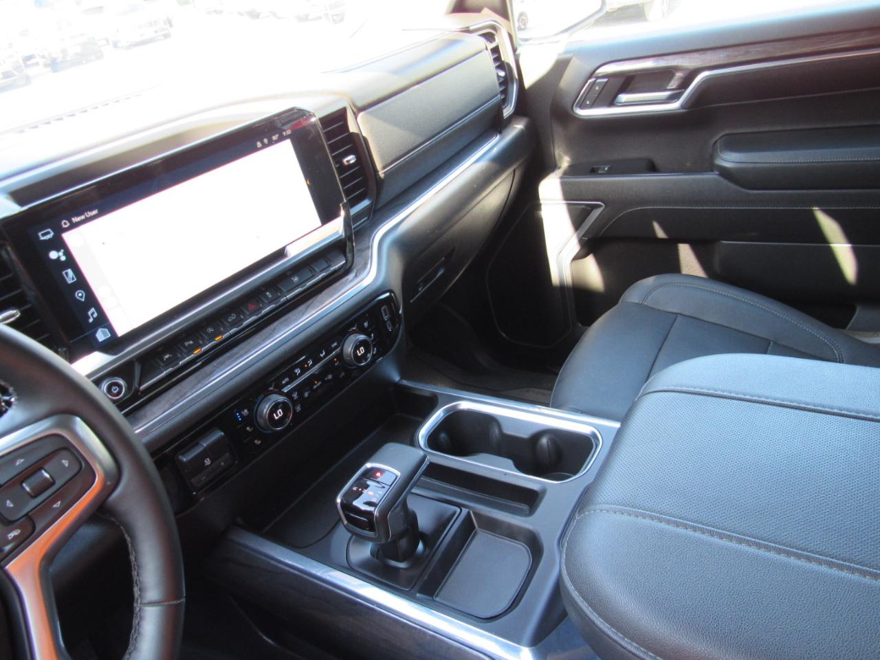 Chevrolet Silverado 1500 LTZ Crew Cab 4WD 2023