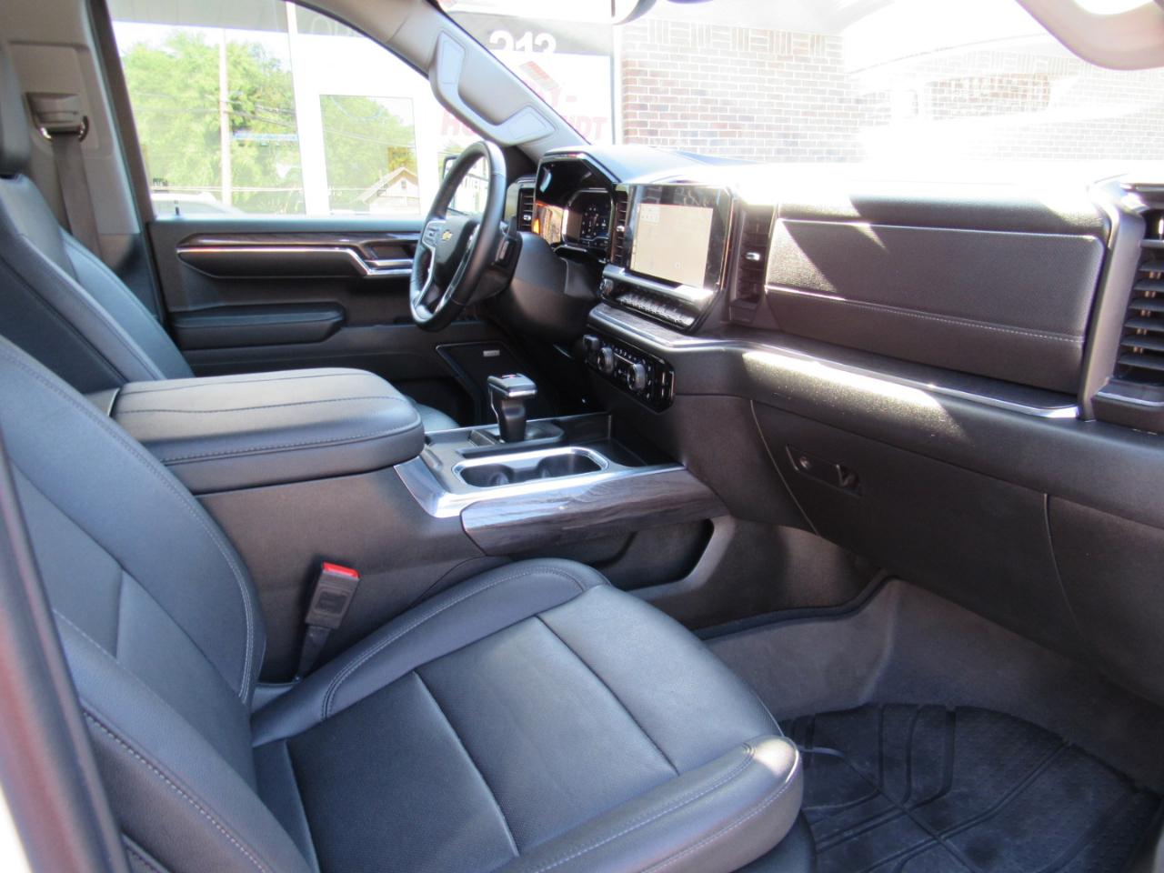 Chevrolet Silverado 1500 LTZ Crew Cab 4WD 2023