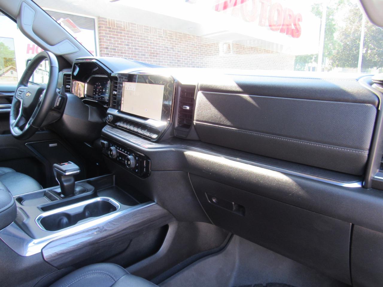 Chevrolet Silverado 1500 LTZ Crew Cab 4WD 2023