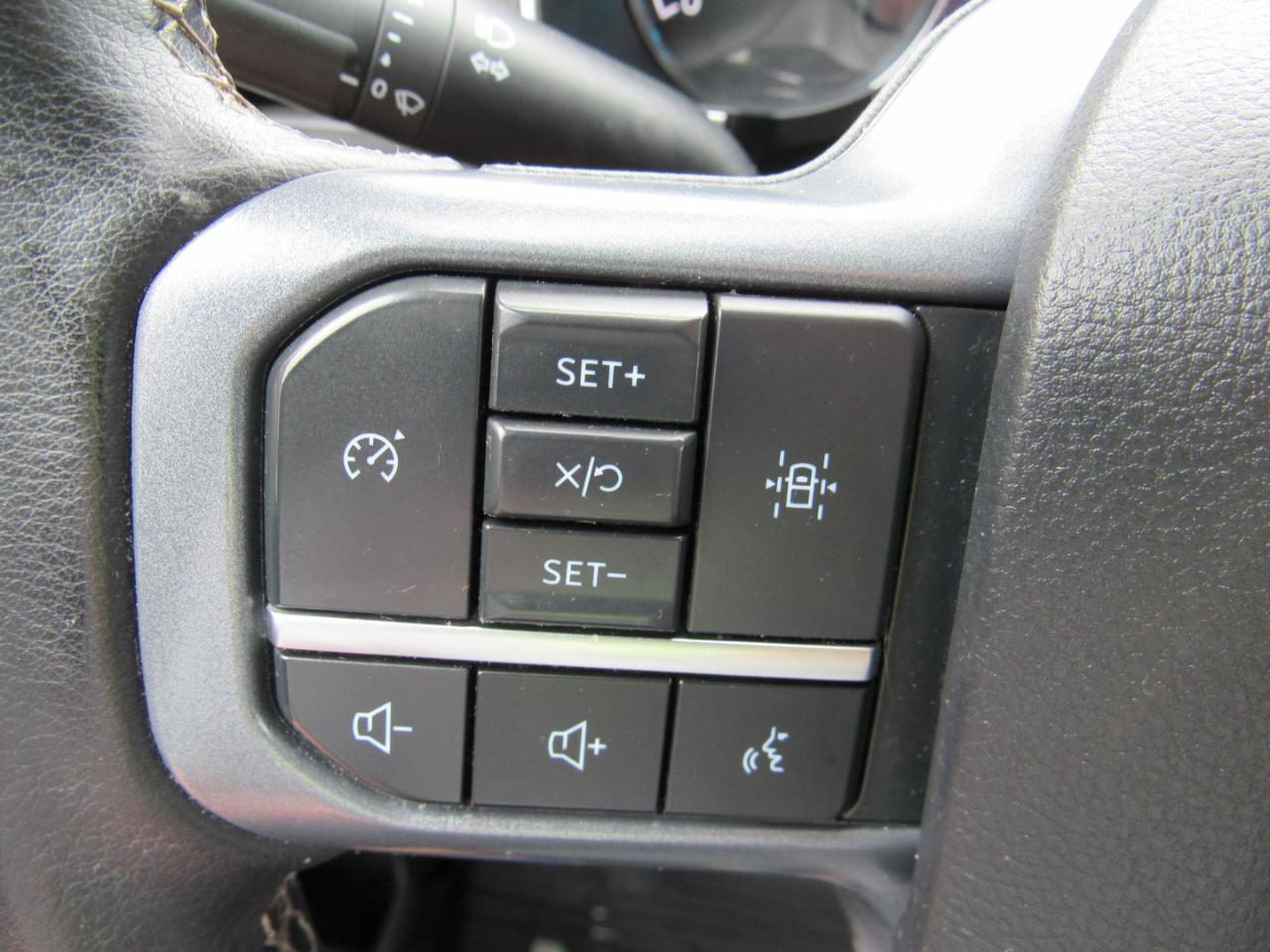 Ford F-150 XLT SuperCrew 4WD 2023