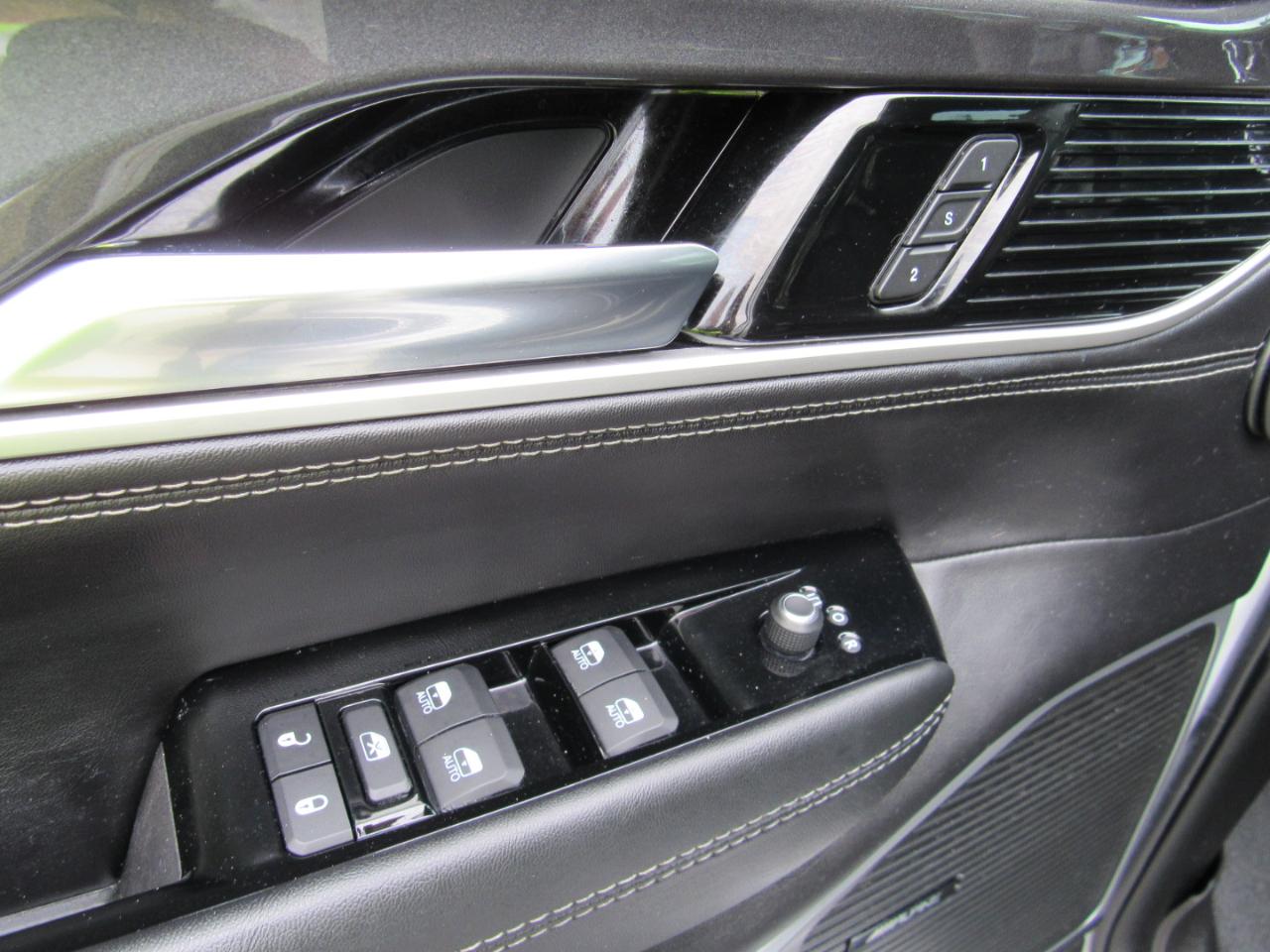 Jeep Wagoneer Series I 4x4 2022