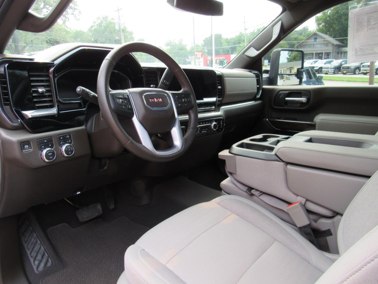 GMC Sierra 2500HD SLE Regular Cab 4WD 2025