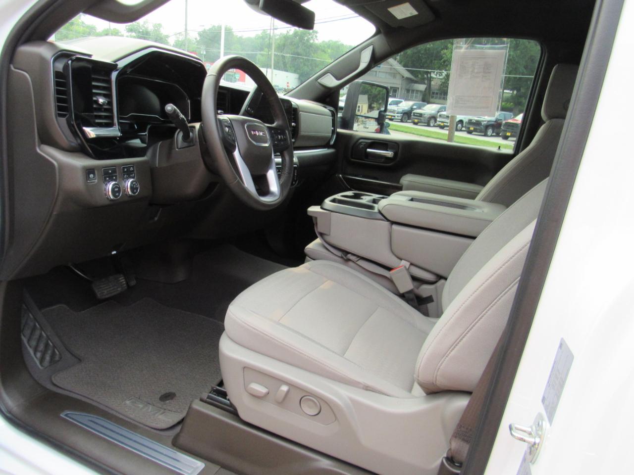 GMC Sierra 2500HD SLE Regular Cab 4WD 2025