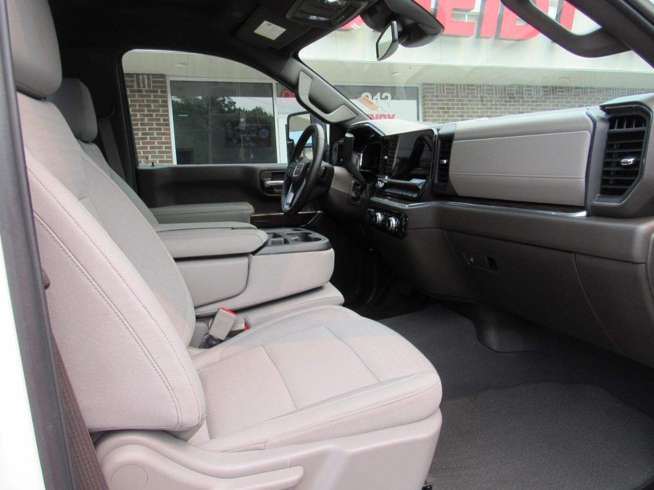GMC Sierra 2500HD SLE Regular Cab 4WD 2025