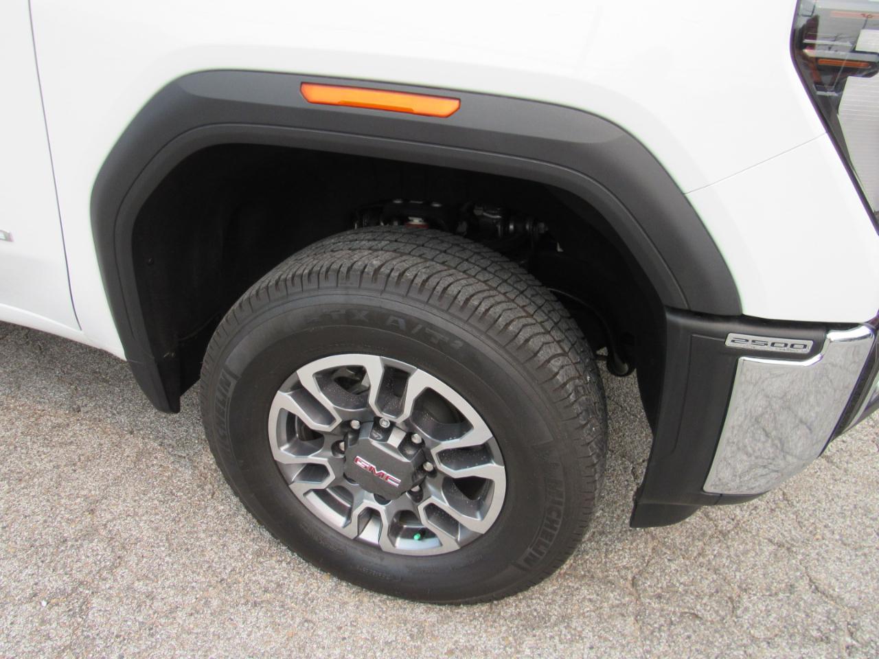 GMC Sierra 2500HD SLE Regular Cab 4WD 2025