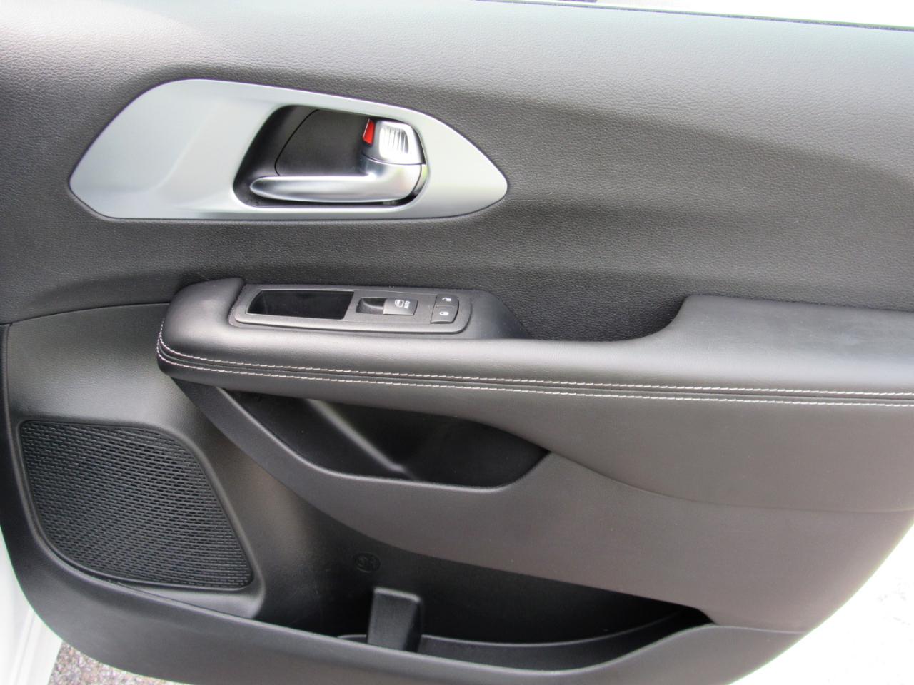Chrysler Pacifica Limited FWD 2026