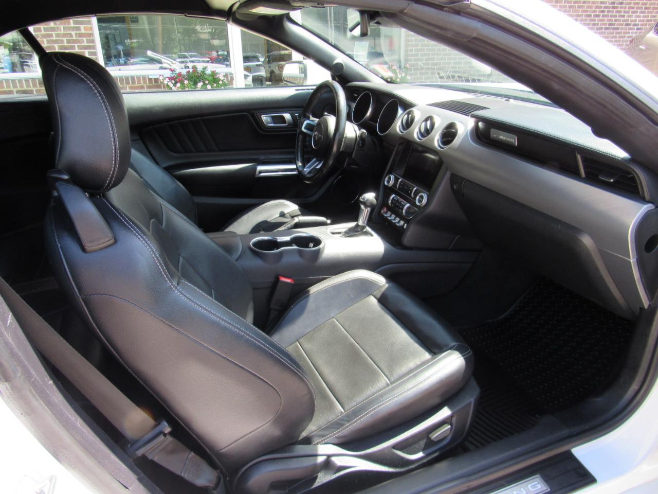 Ford Mustang EcoBoost Convertible 2022