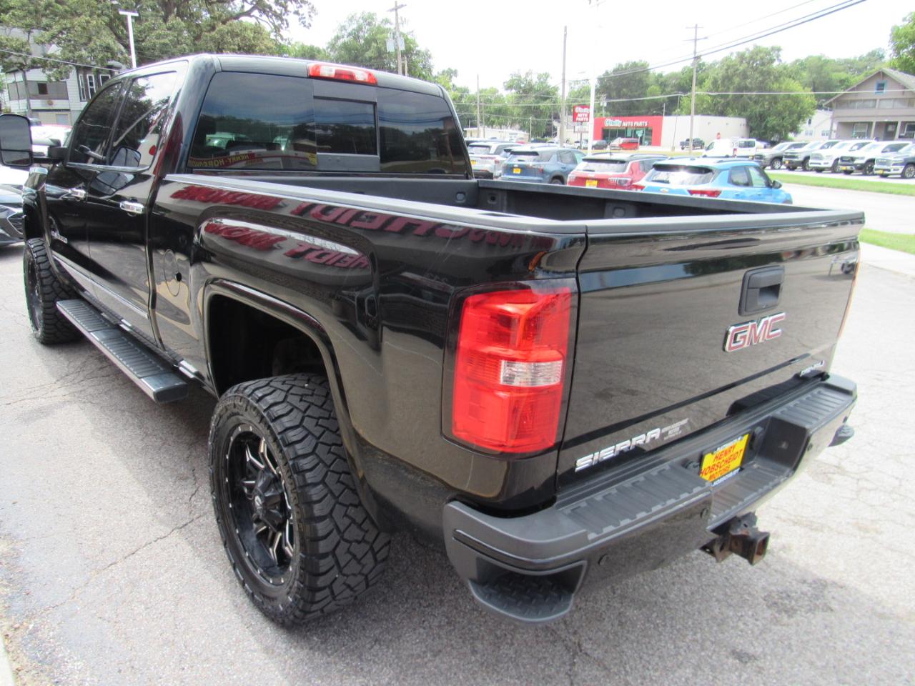 GMC Sierra 2500HD Denali Crew Cab 4WD 2015