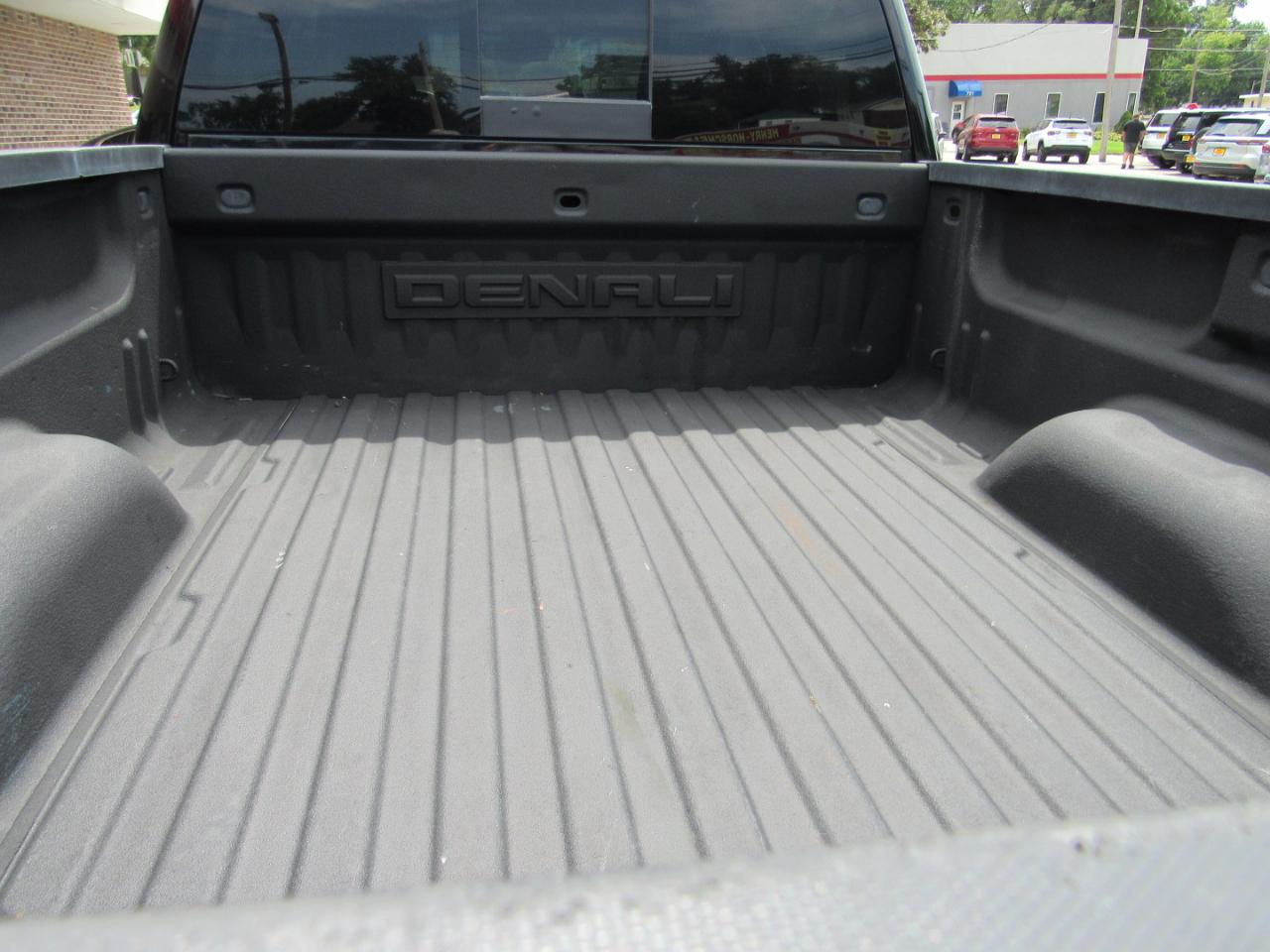 GMC Sierra 2500HD Denali Crew Cab 4WD 2015