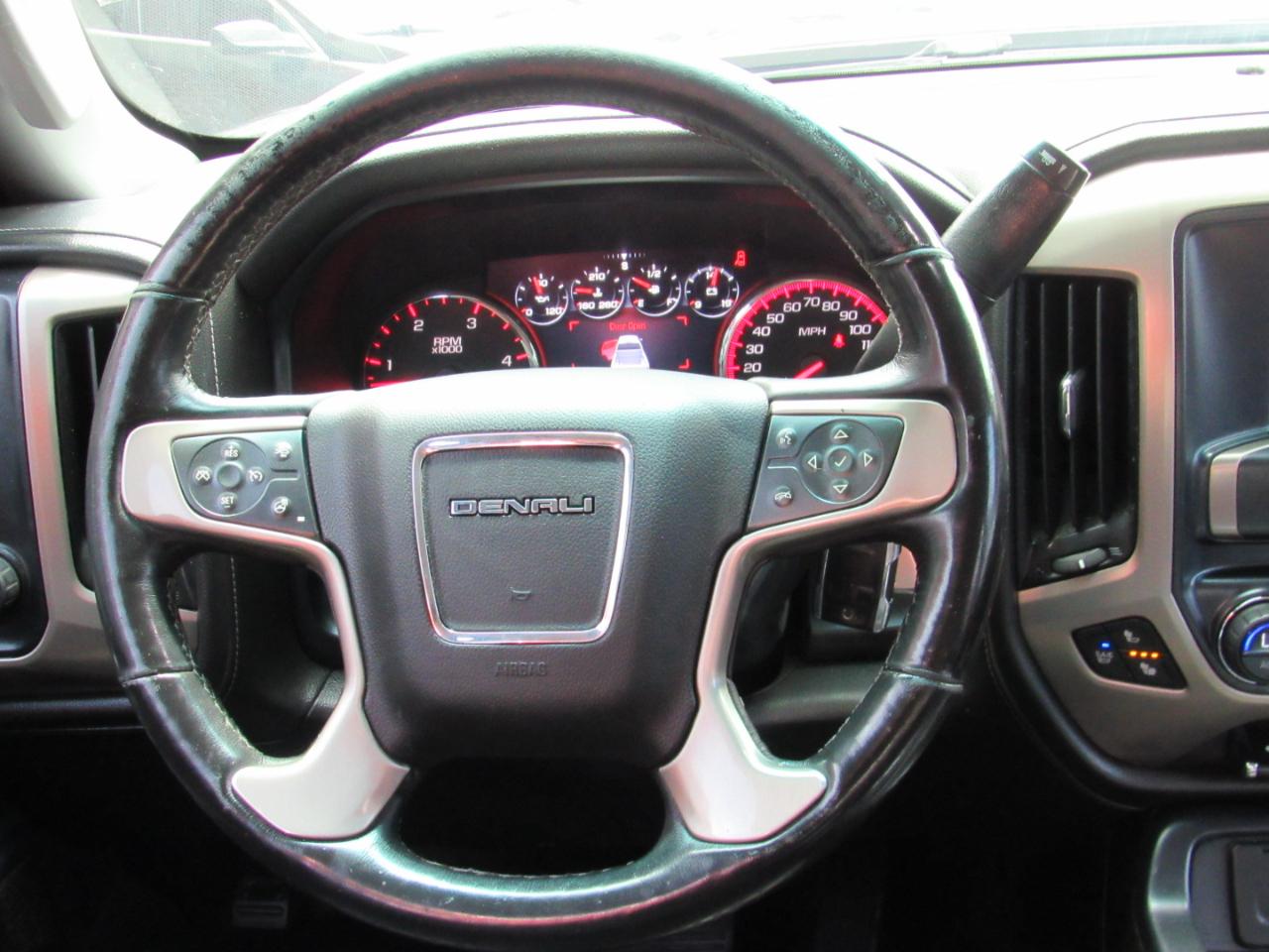 GMC Sierra 2500HD Denali Crew Cab 4WD 2015