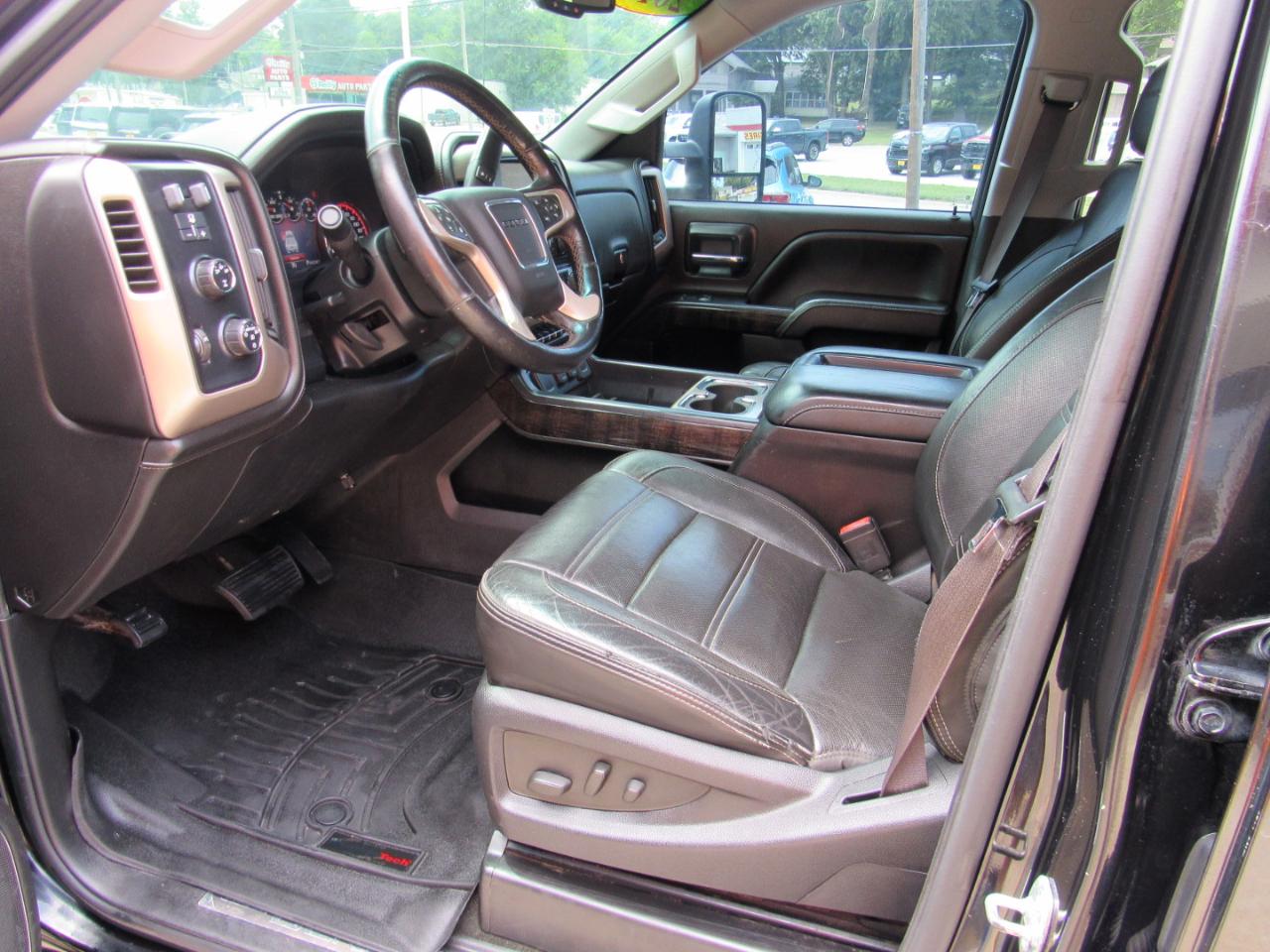 GMC Sierra 2500HD Denali Crew Cab 4WD 2015