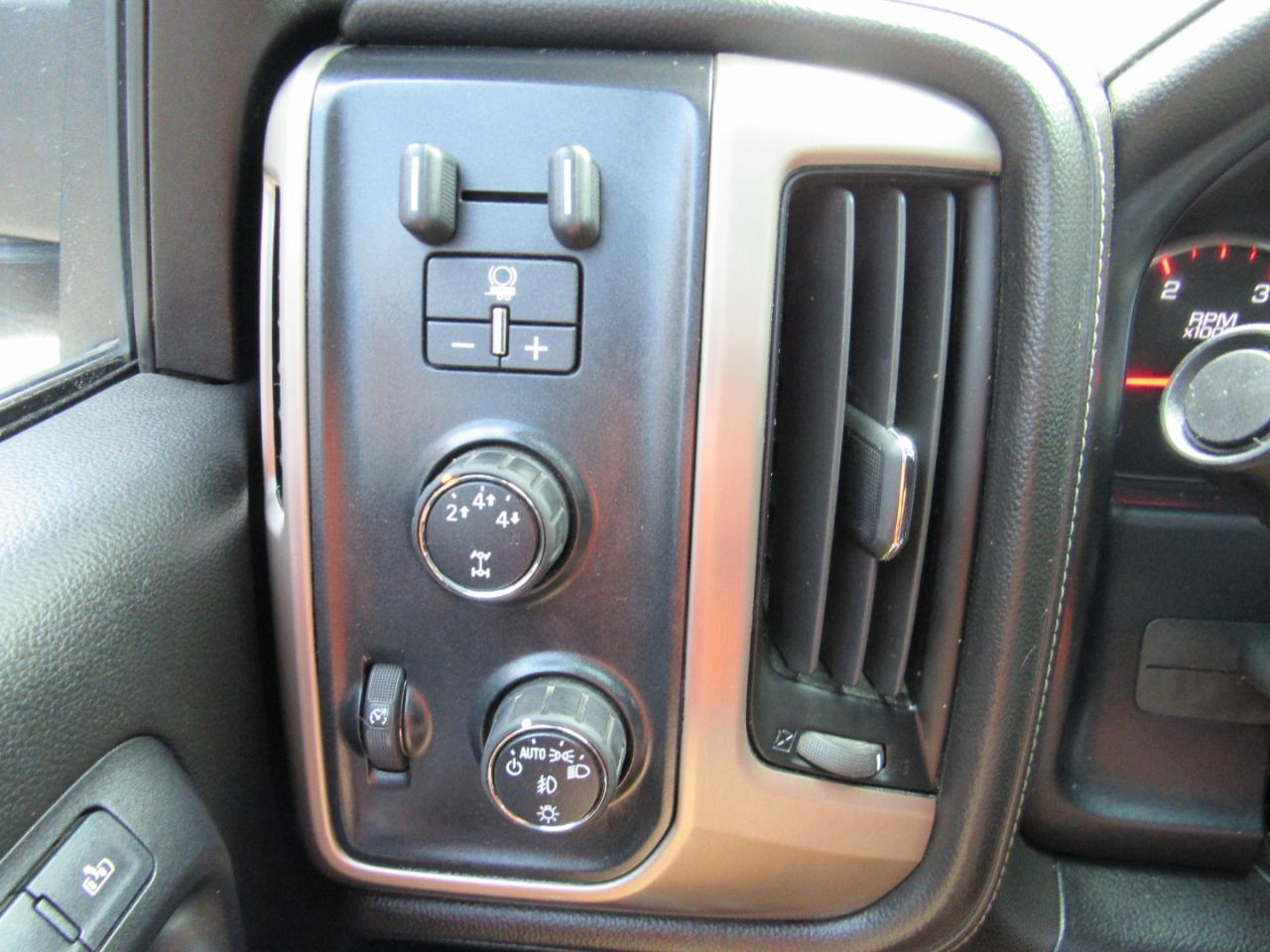 GMC Sierra 2500HD Denali Crew Cab 4WD 2015
