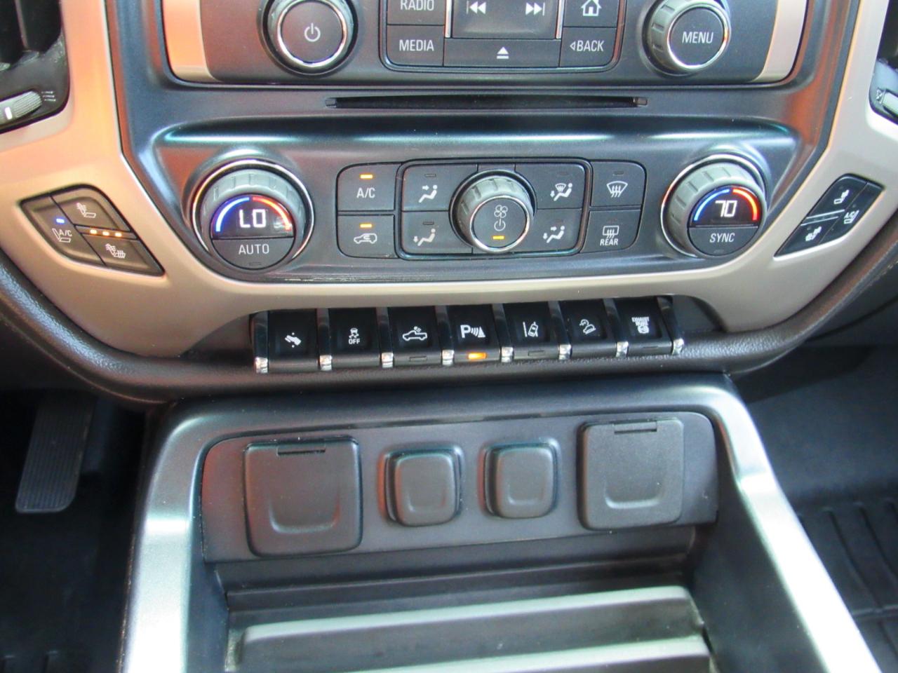 GMC Sierra 2500HD Denali Crew Cab 4WD 2015