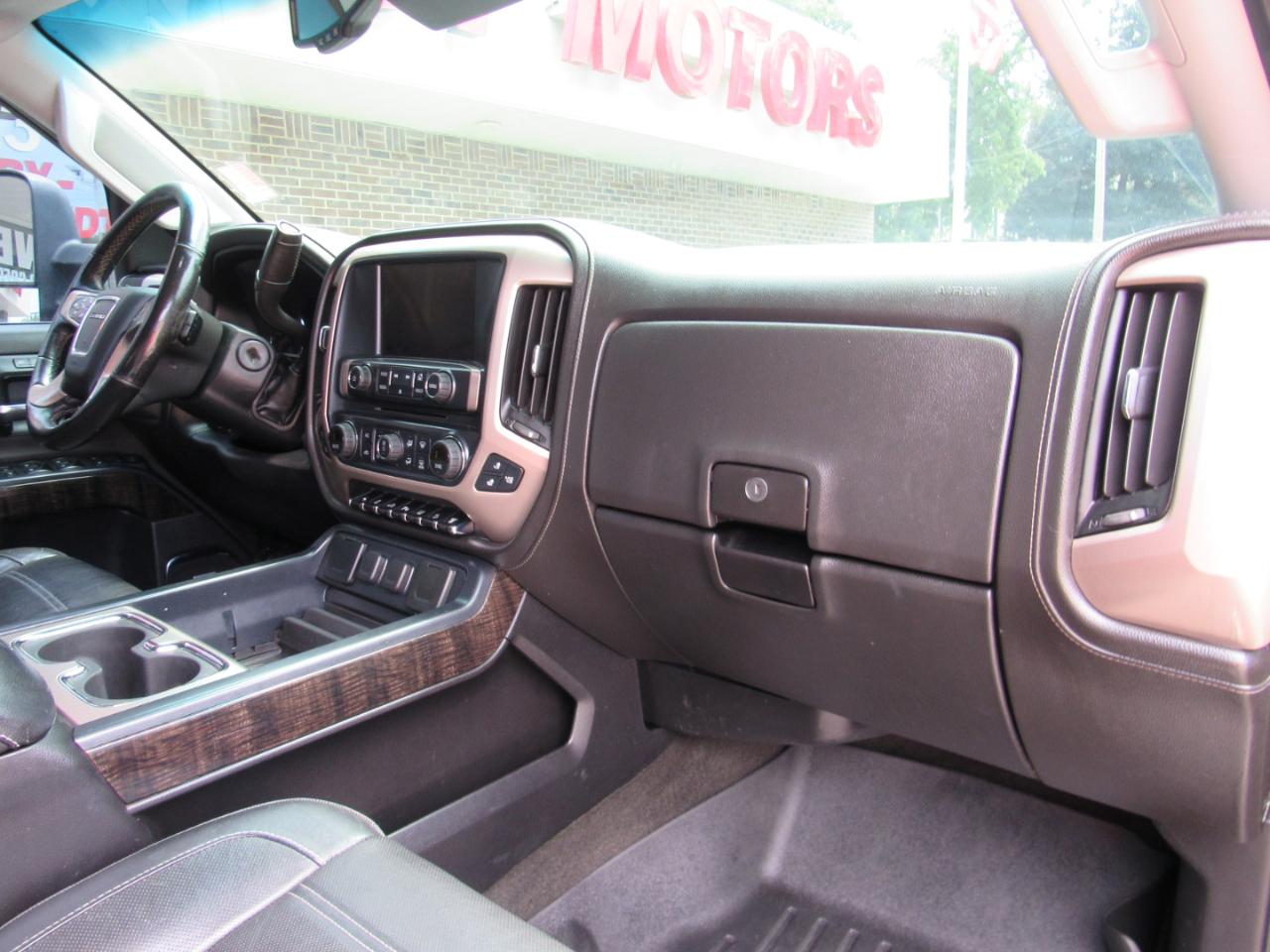 GMC Sierra 2500HD Denali Crew Cab 4WD 2015