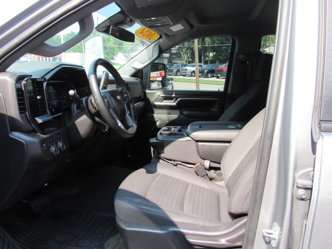 Chevrolet Silverado 3500HD LT Crew Cab 4WD 2024