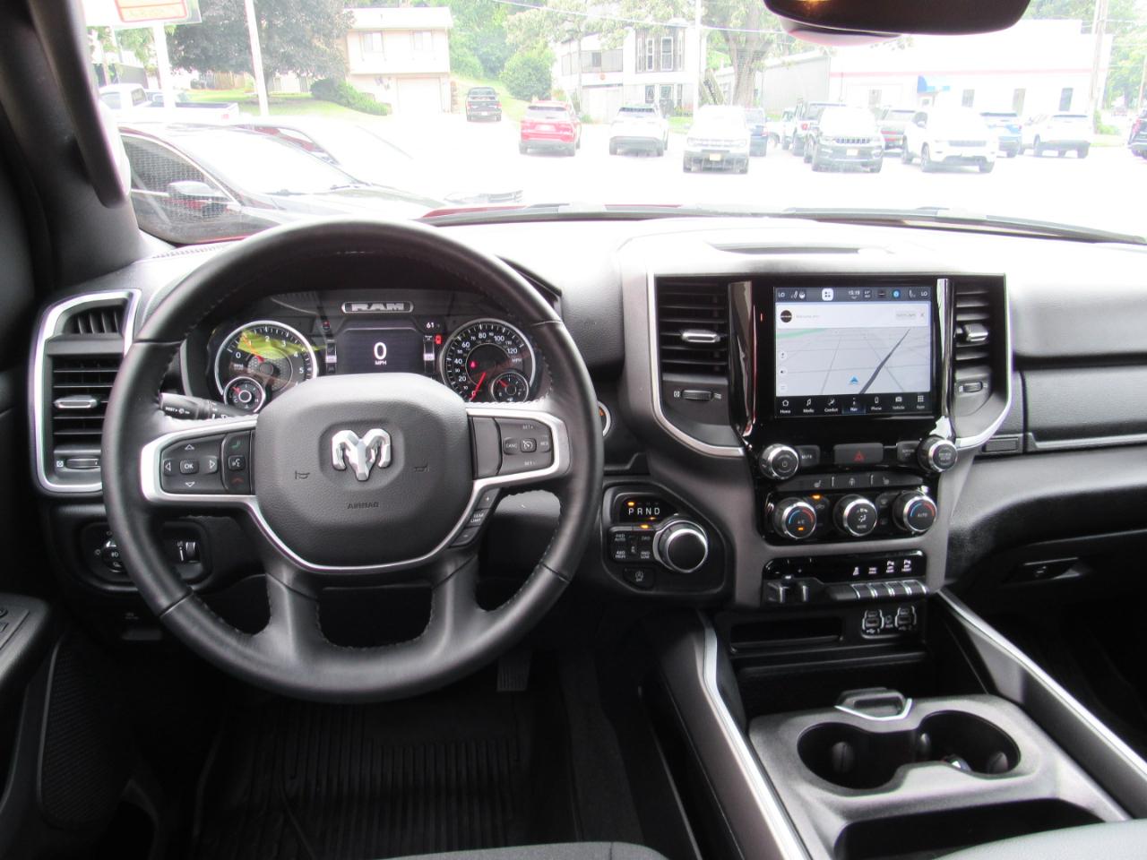 RAM 1500 Big Horn Crew Cab 4WD 2022