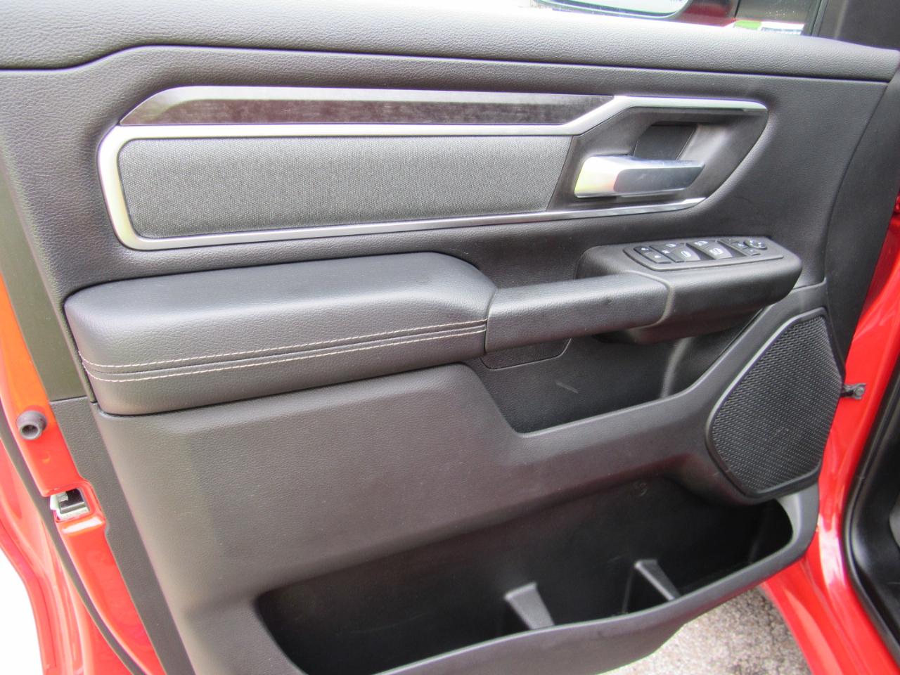 RAM 1500 Big Horn Crew Cab 4WD 2022