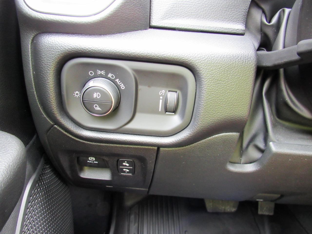 RAM 1500 Big Horn Crew Cab 4WD 2022